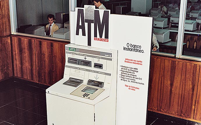 Terminal de autoatendimento do Sistema Bradesco Instantâneo de 1982